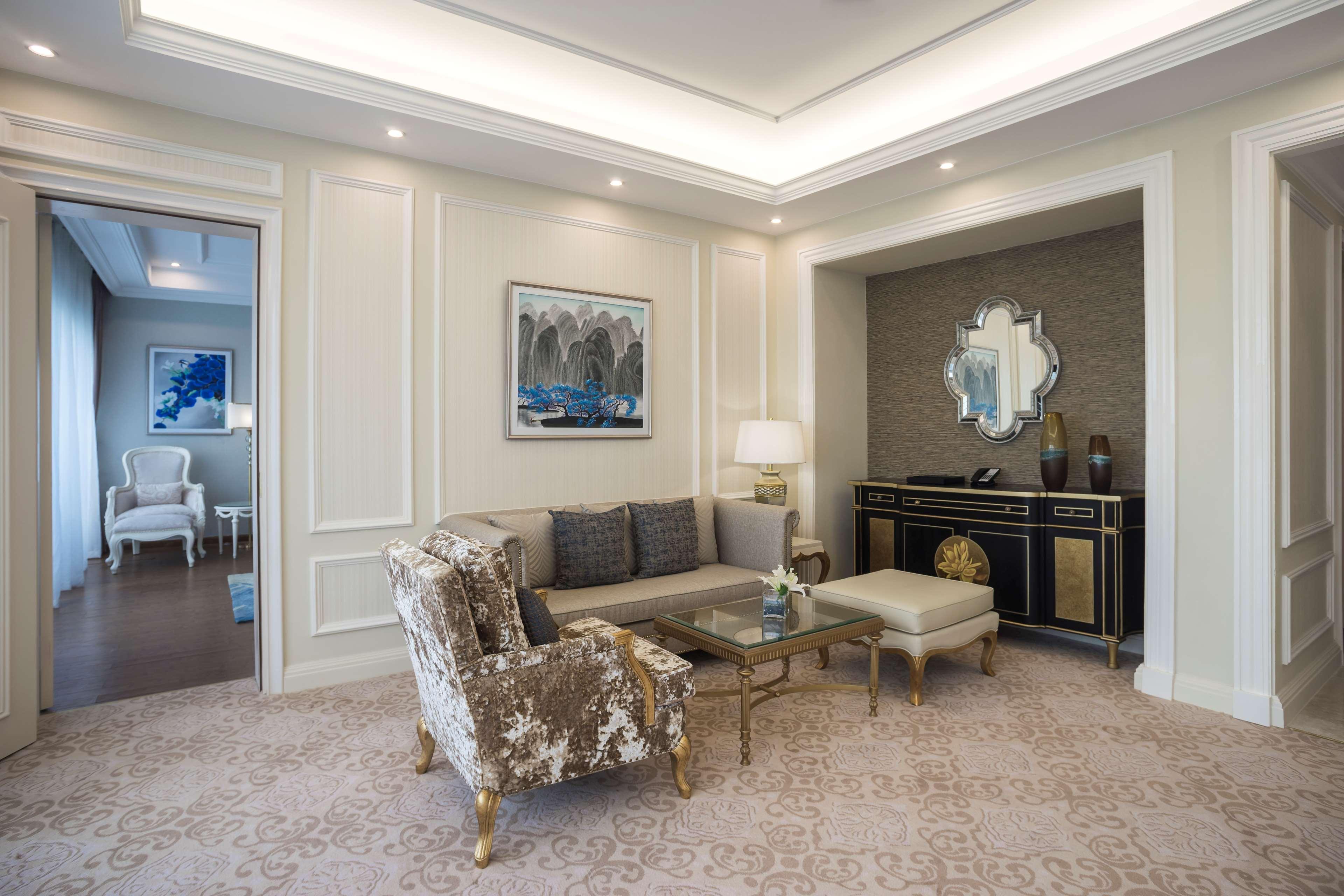 Radisson Blu Resort Phu Quoc Exterior photo A living room in a suite at the Ritz-Carlton, Singapore