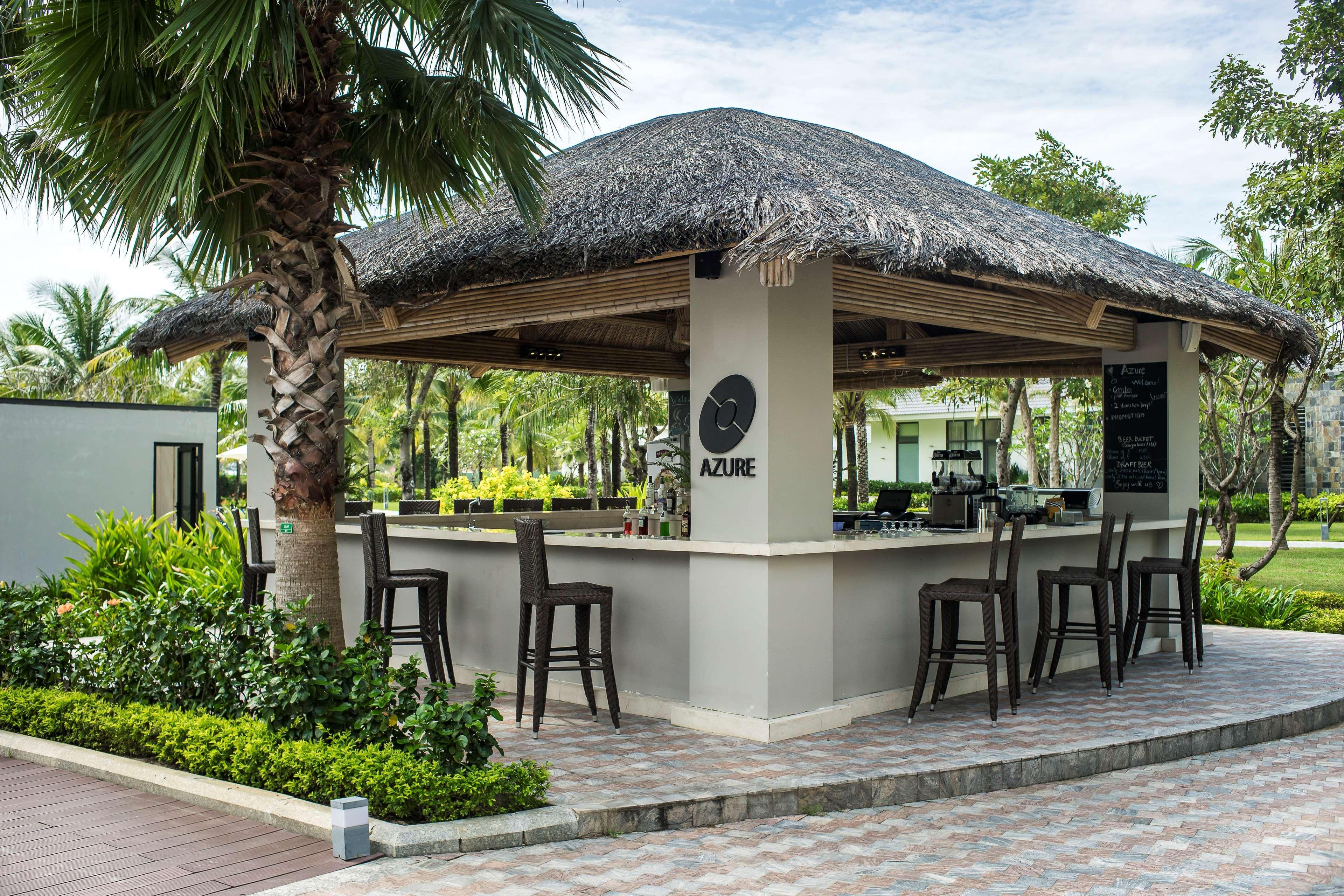 Radisson Blu Resort Phu Quoc Exterior photo A bar at a resort