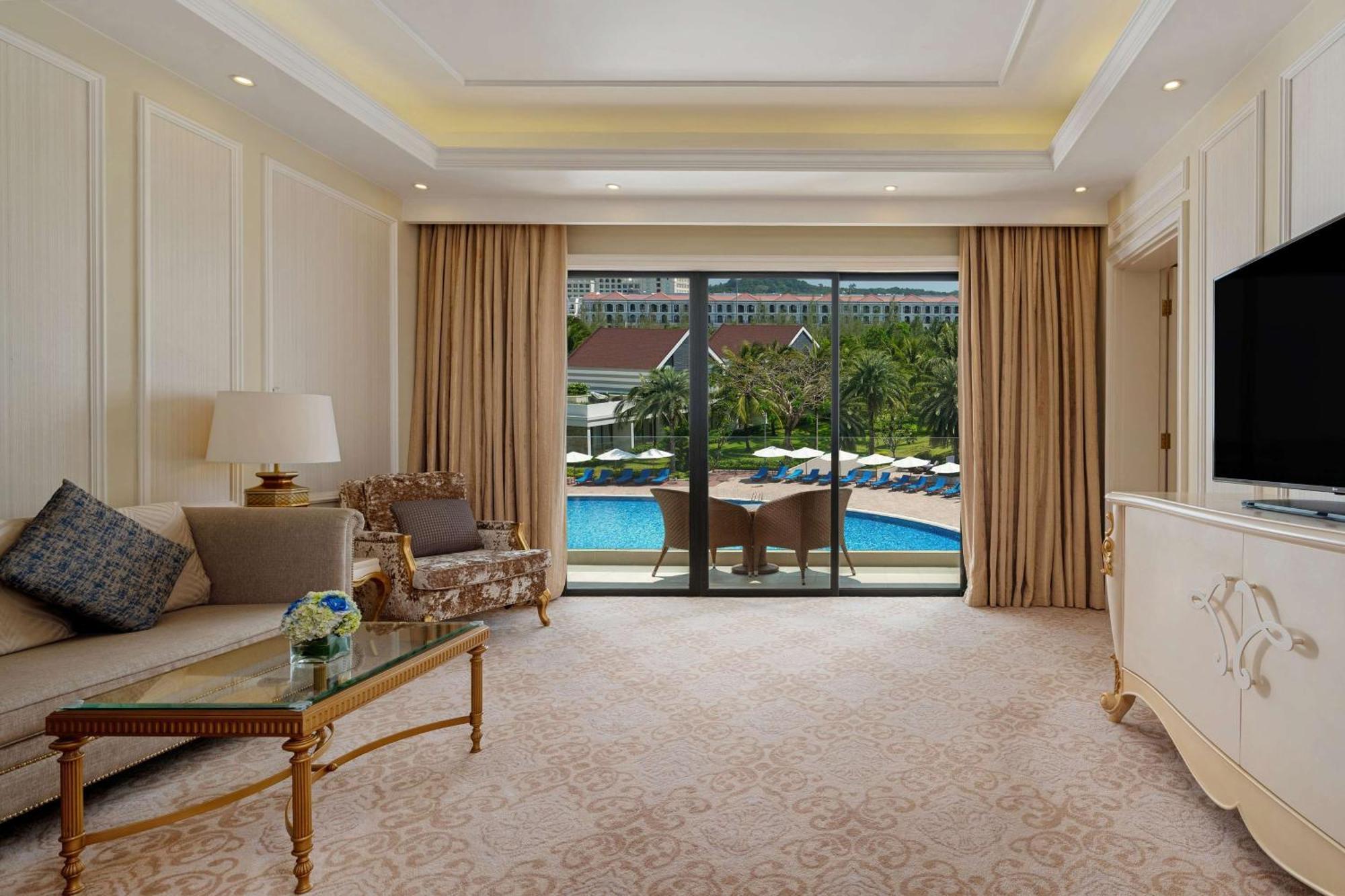 Radisson Blu Resort Phu Quoc Exterior photo A suite at the hotel
