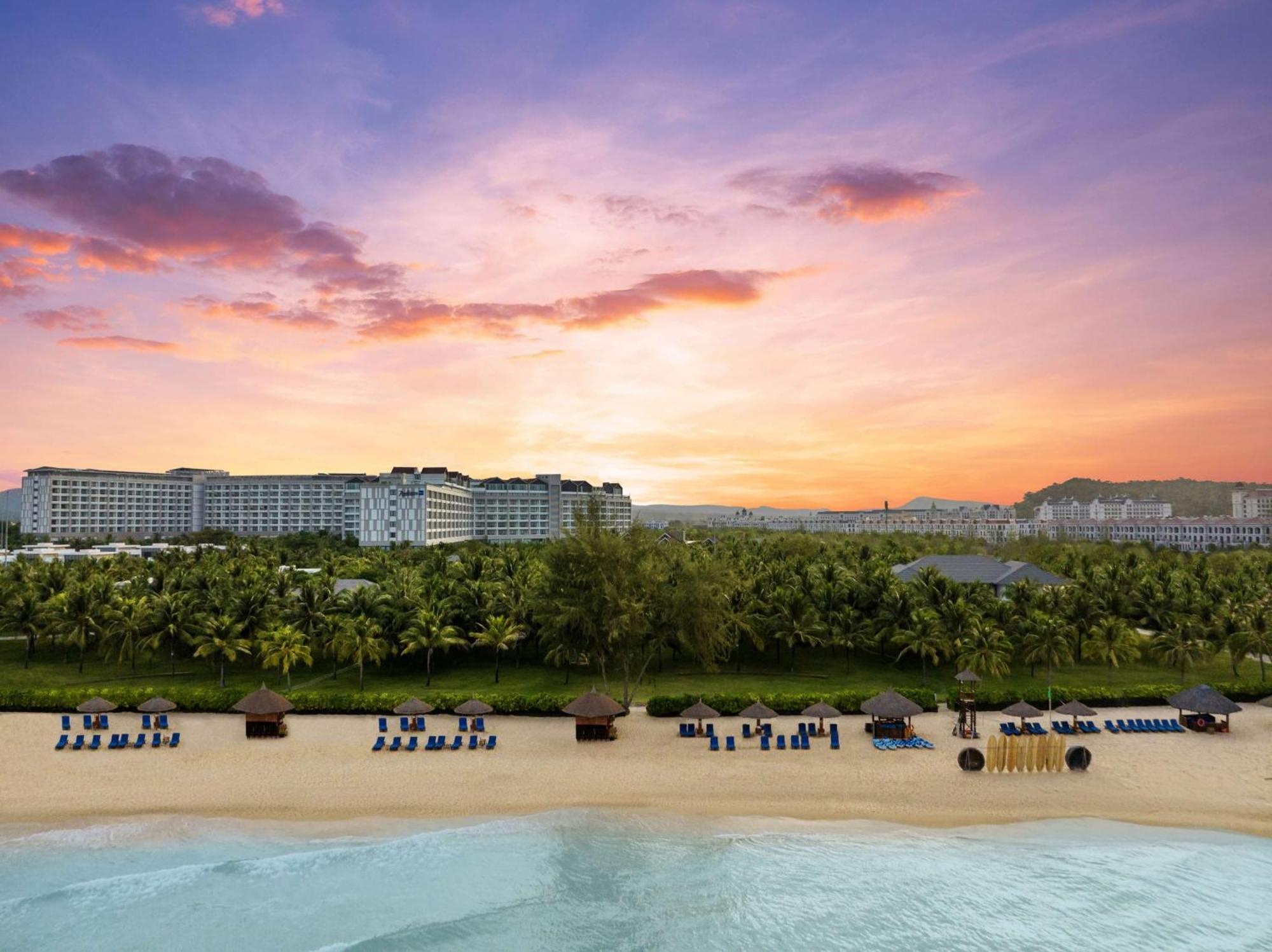 Radisson Blu Resort Phu Quoc Exterior photo Hard Rock Hotel at Sentosa