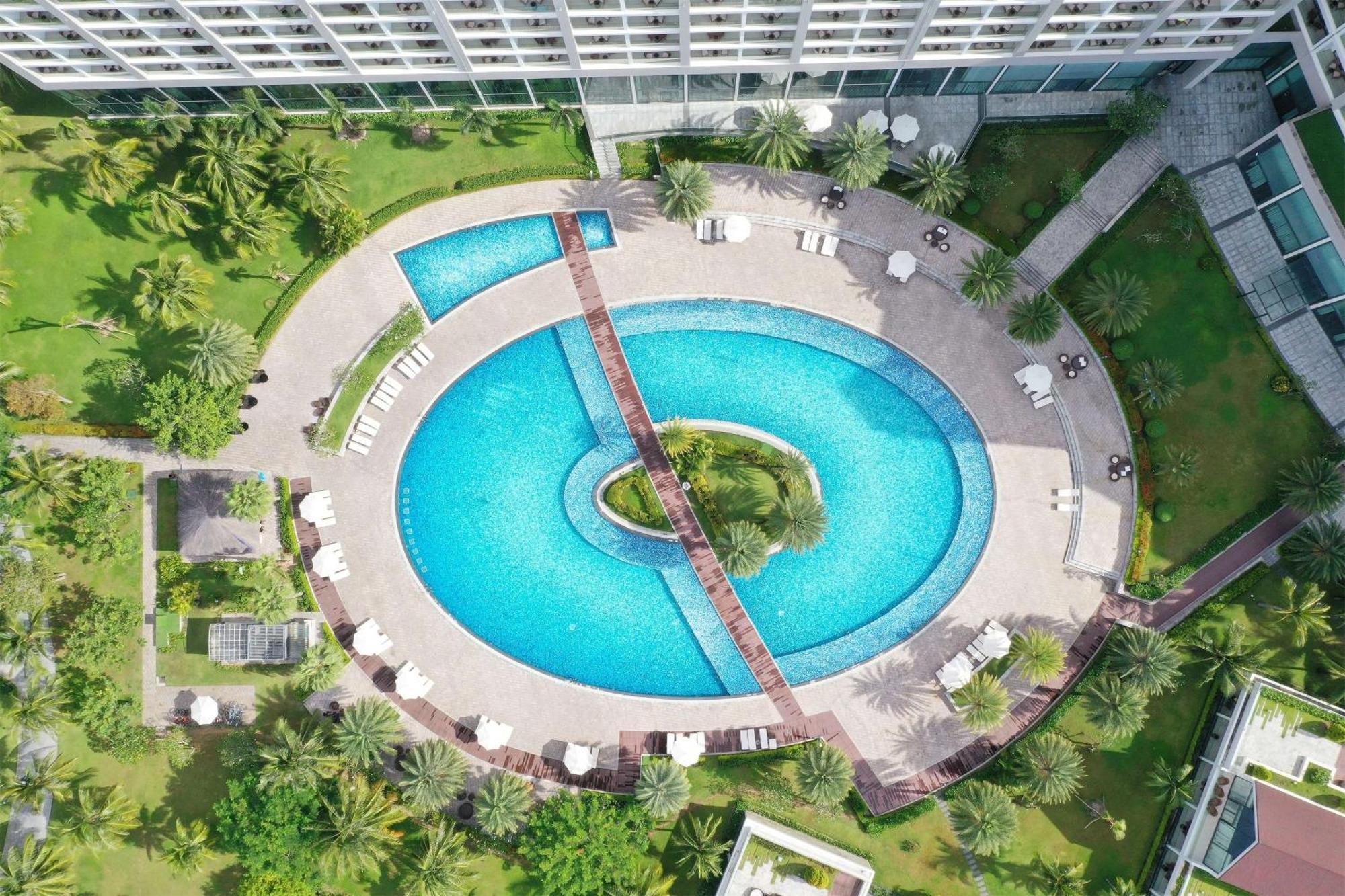 Radisson Blu Resort Phu Quoc Exterior photo The pool at the Royal Garden Villas