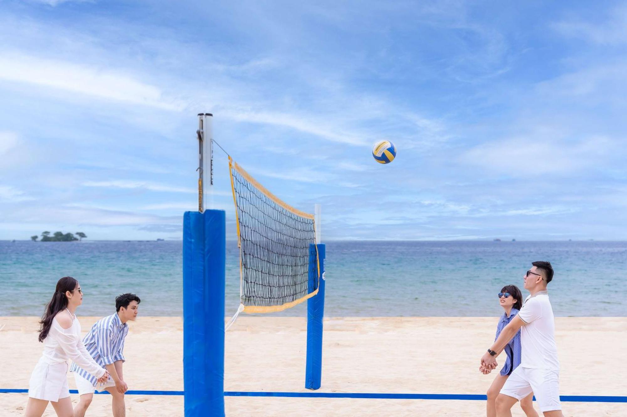 Radisson Blu Resort Phu Quoc Exterior photo Beach volleyball