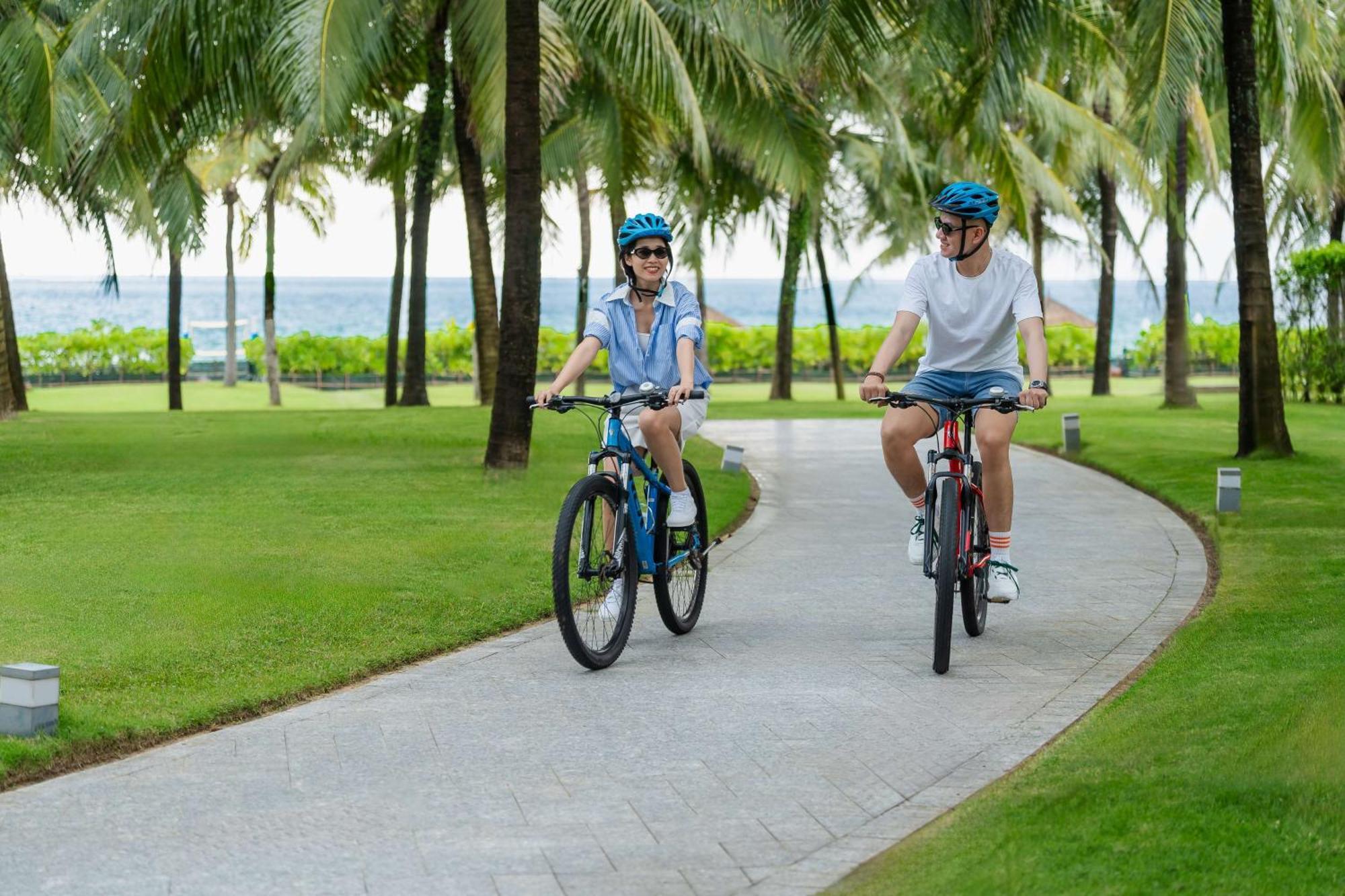 Radisson Blu Resort Phu Quoc Exterior photo Cycling at East Coast Park
