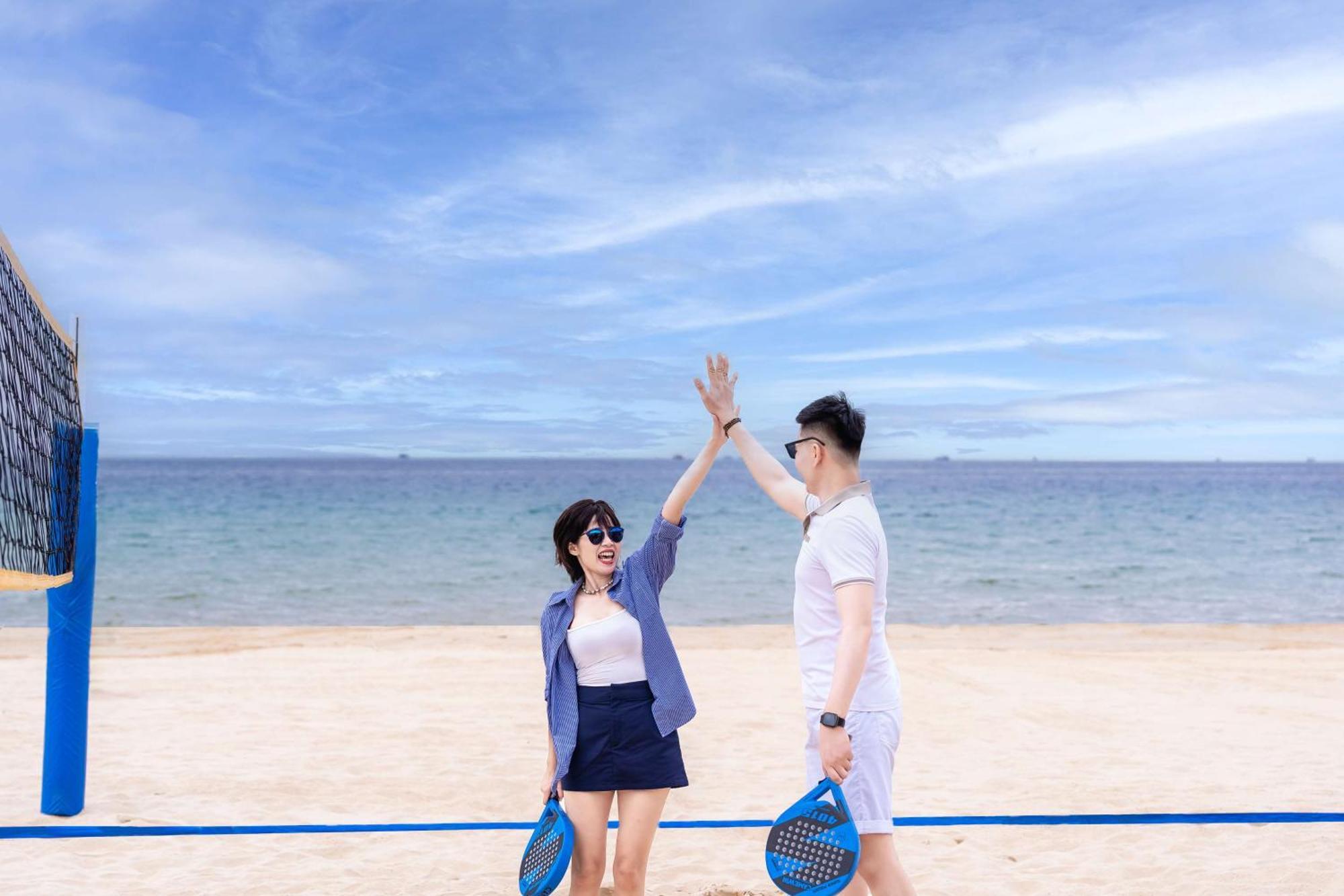 Radisson Blu Resort Phu Quoc Exterior photo A high five